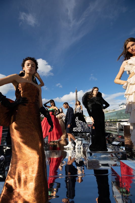 Le défilé Balmain Sur Seine : TikTok et couture vintage