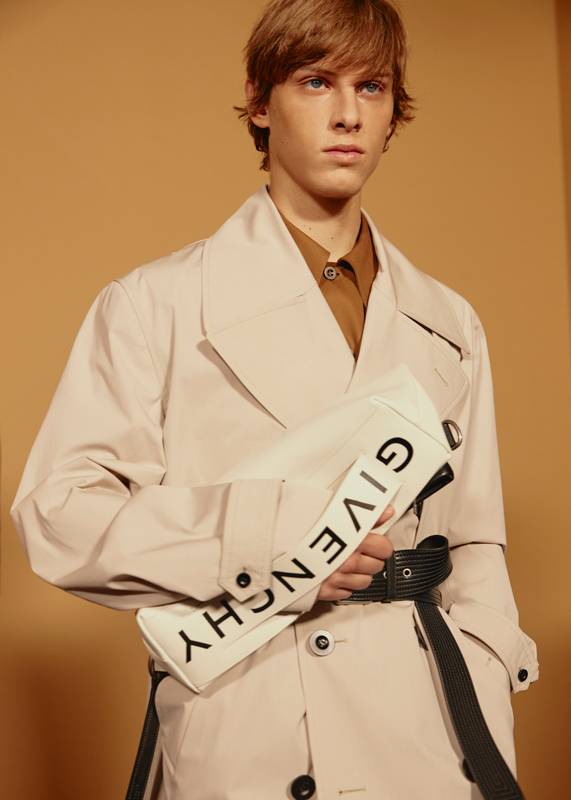 Objet du jour : les sacs “Tag” de Givenchy 