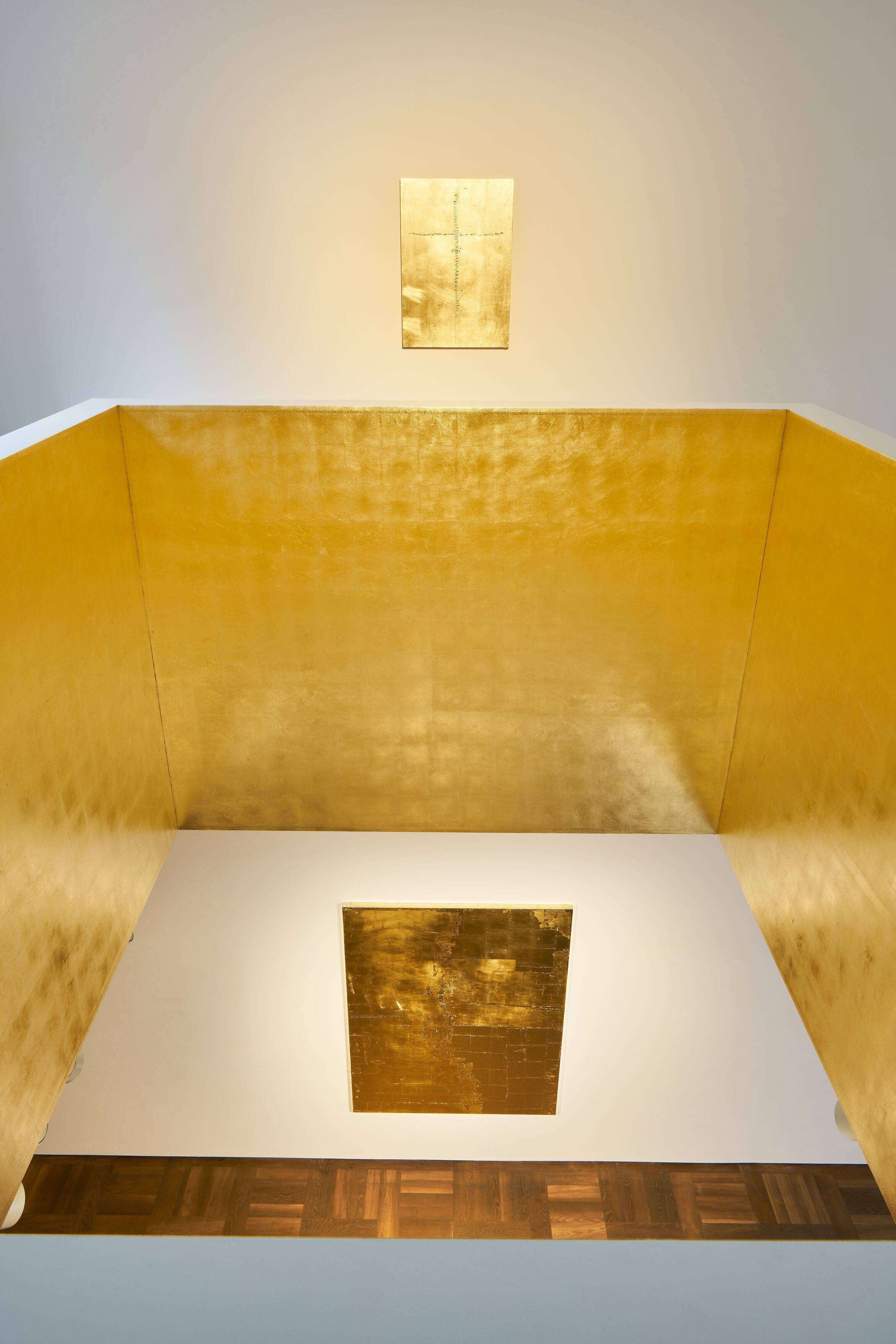 Stefan Brüggemann inonde d'or l'espace de la galerie Hauser & Wirth