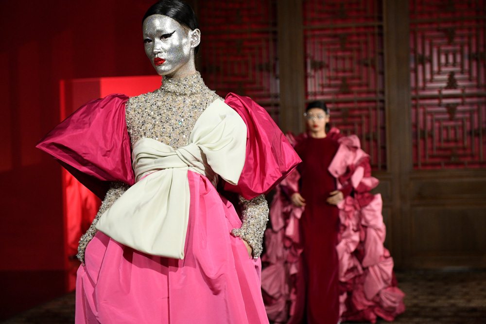 À Pékin, Valentino présente une collection haute couture exceptionnelle