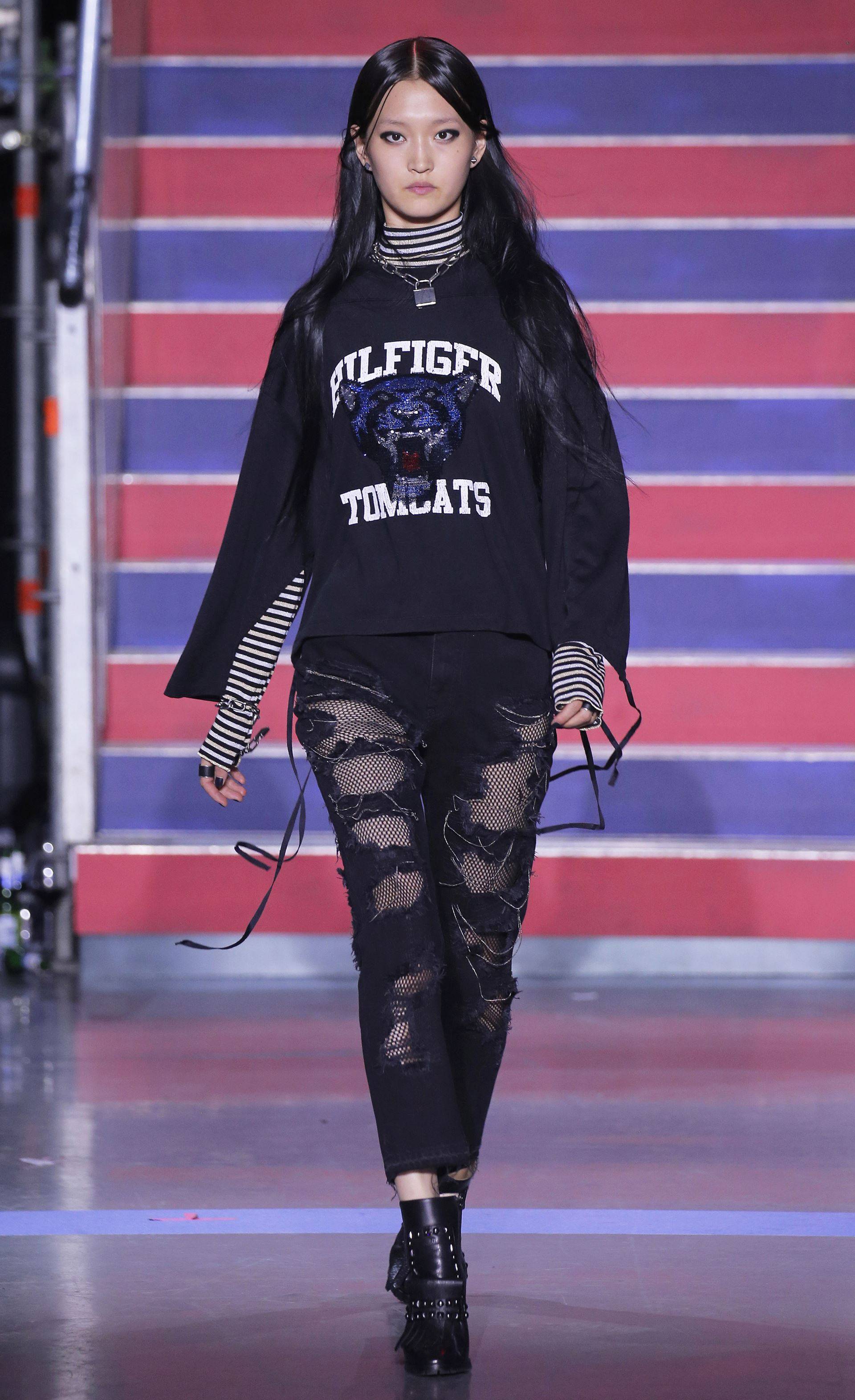 Tommy Hilfiger clôt la fashion week de Londres avec un défilé électrique