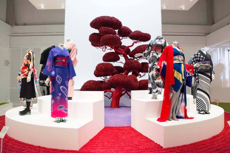 La rock star japonaise Yoshiki expose ses kimonos au V&A