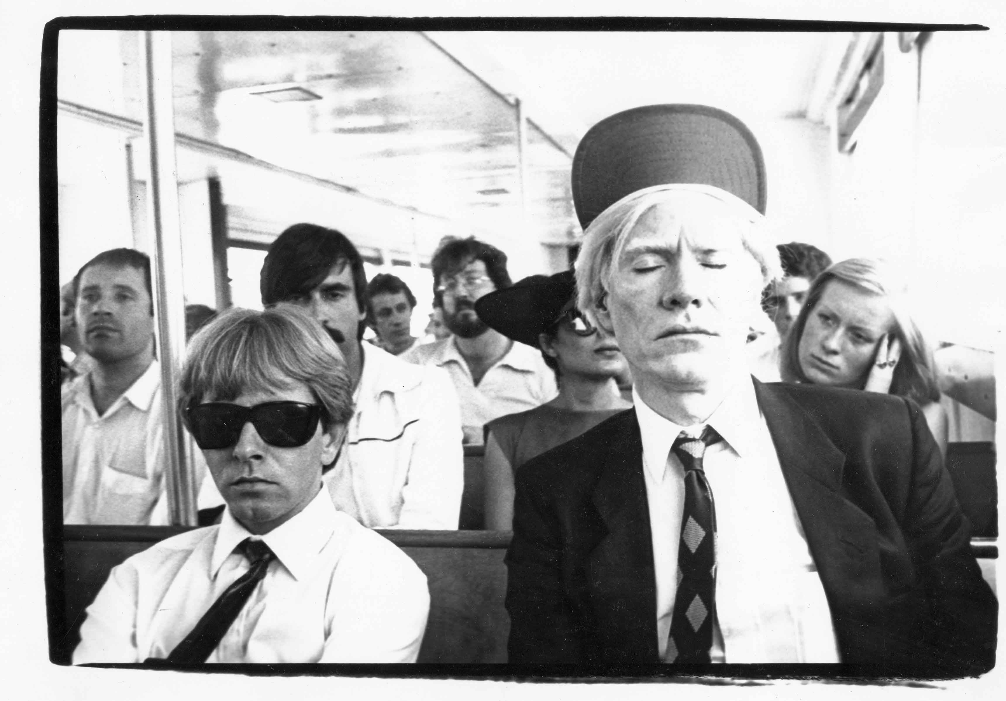 Andy et Rupert Smith, son imprimeur de sérigraphies, sur un ferry à destination de Fire Island (été 1979). © Bob Colacello
