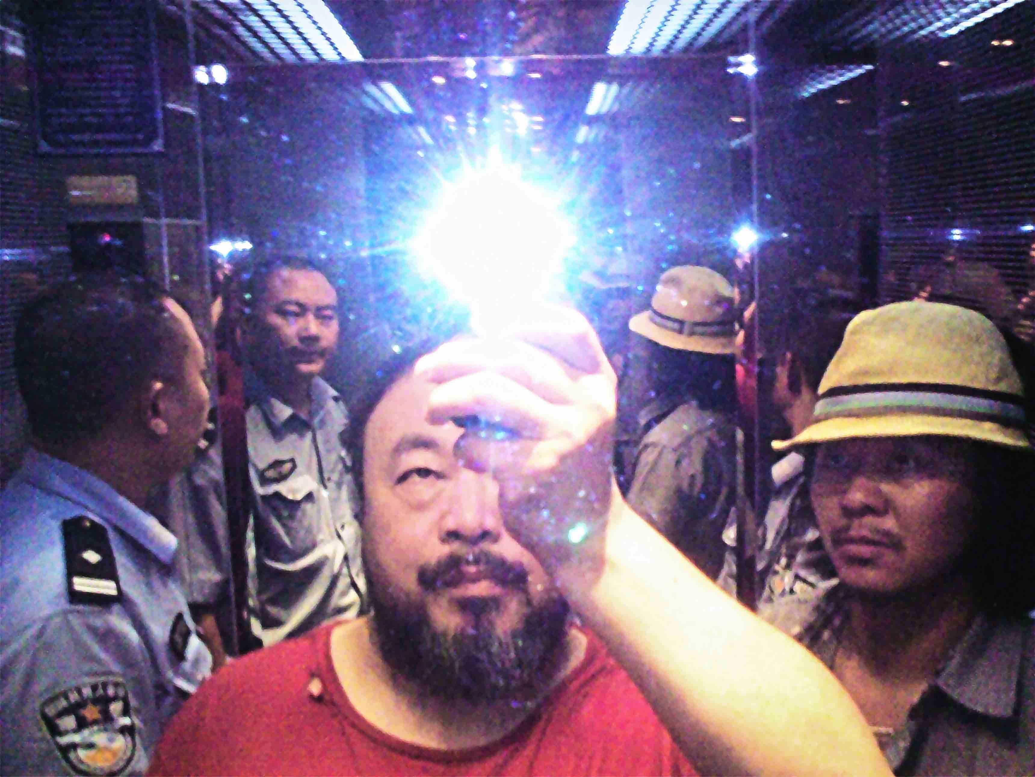 Ai Weiwei, “Illumination” (2009). Tirage Lambda contrecollé sur aluminium, 126 x 168 cm. © Image courtesy Ai Weiwei Studio