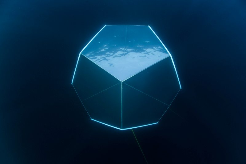 “Underwater Pavilions” (2016) de Doug Aitken, vue d'installation, Avalon, Californie.