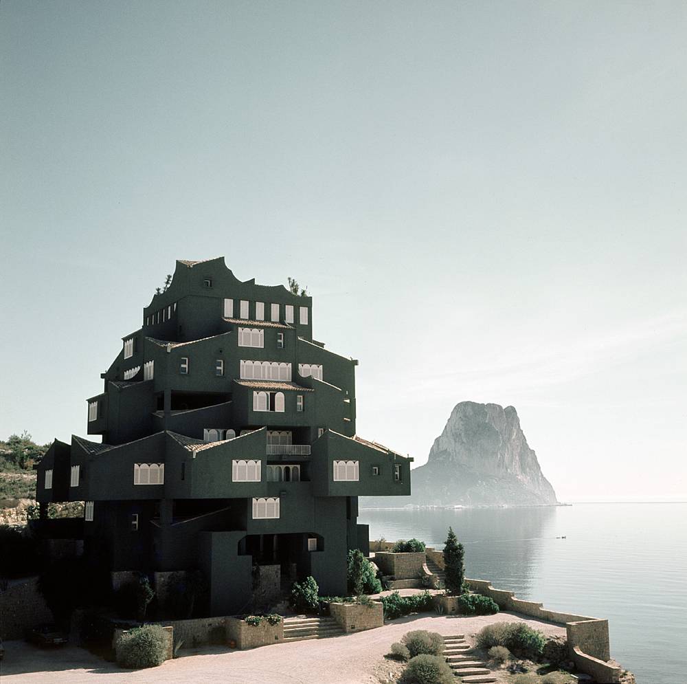 Xanadú, un ensemble immobilier construit dans la région d'Alicante par Ricardo Bofill et son studio Taller de Arquitectura, 1971.
Courtesy of Ricardo Bofill Taller de Arquitectura. Ricardo Bofill, gestalten 2019.