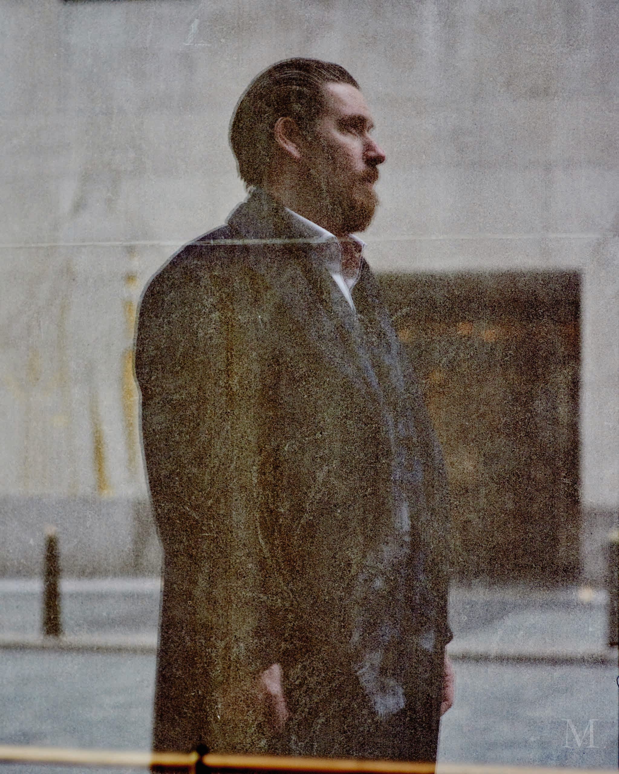 Alex Rotter a été photographié à l’entrée du Rockefeller Center, où sont établis les bureaux New-Yorkais de Christie’s.
