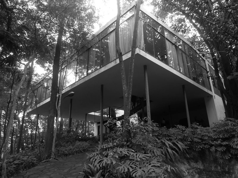 Une maison moderniste en plein cœur de la forêt brésilienne 
