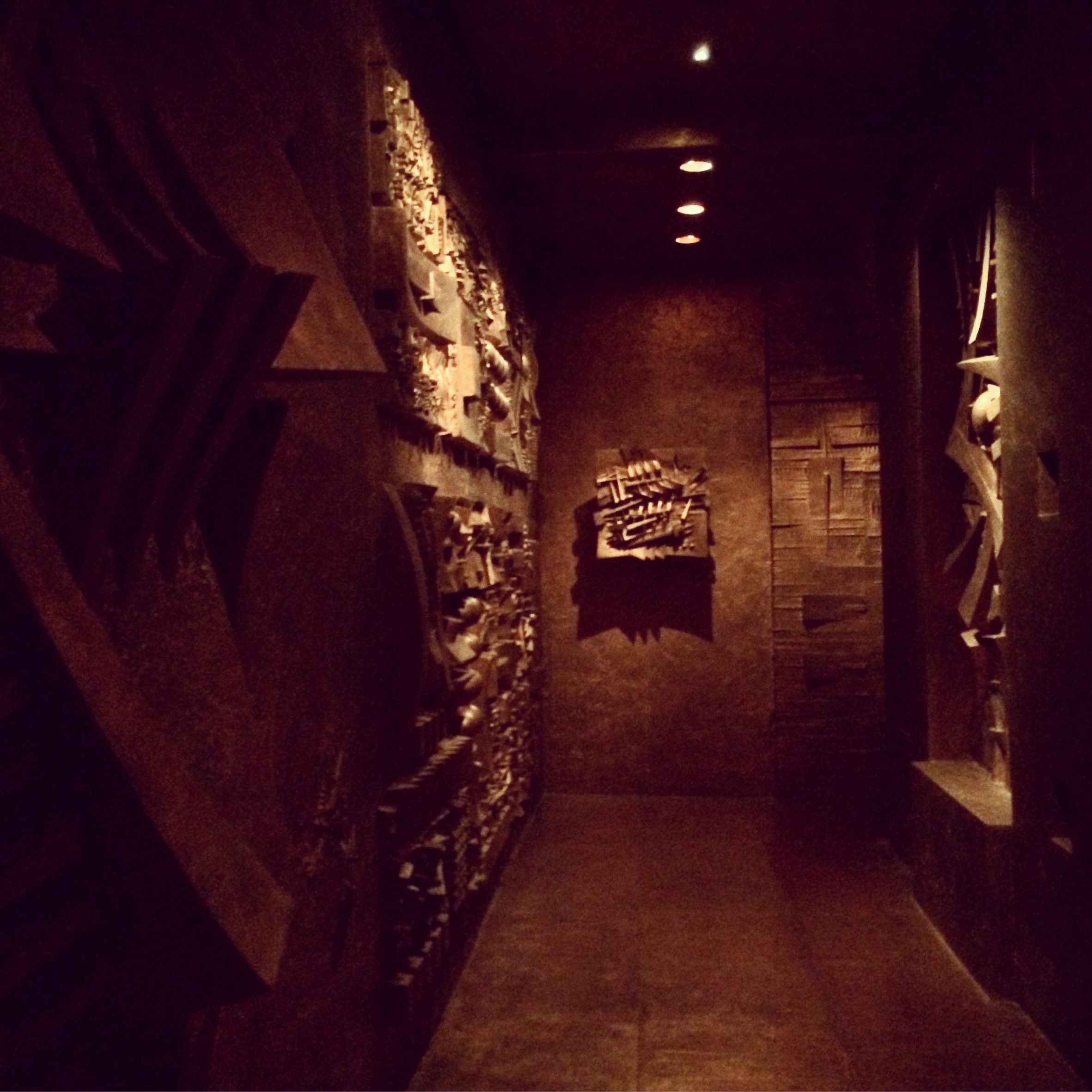 Le labyrinthe d’Arnaldo Pomodoro dans les sous-sols du showroom de la maison Fendi.