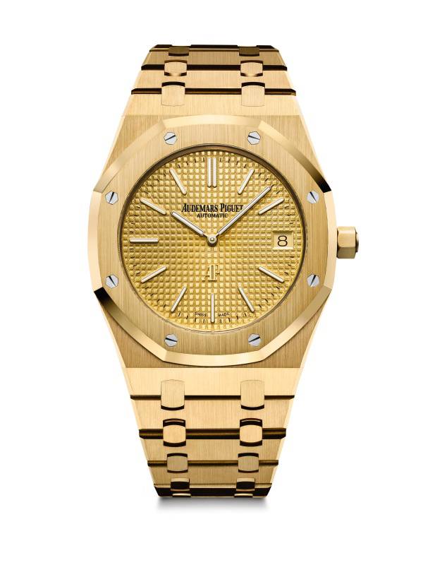 Modèle de montre “Royal Oak Frosted Gold”, bracelet en or martelé 18 carats.