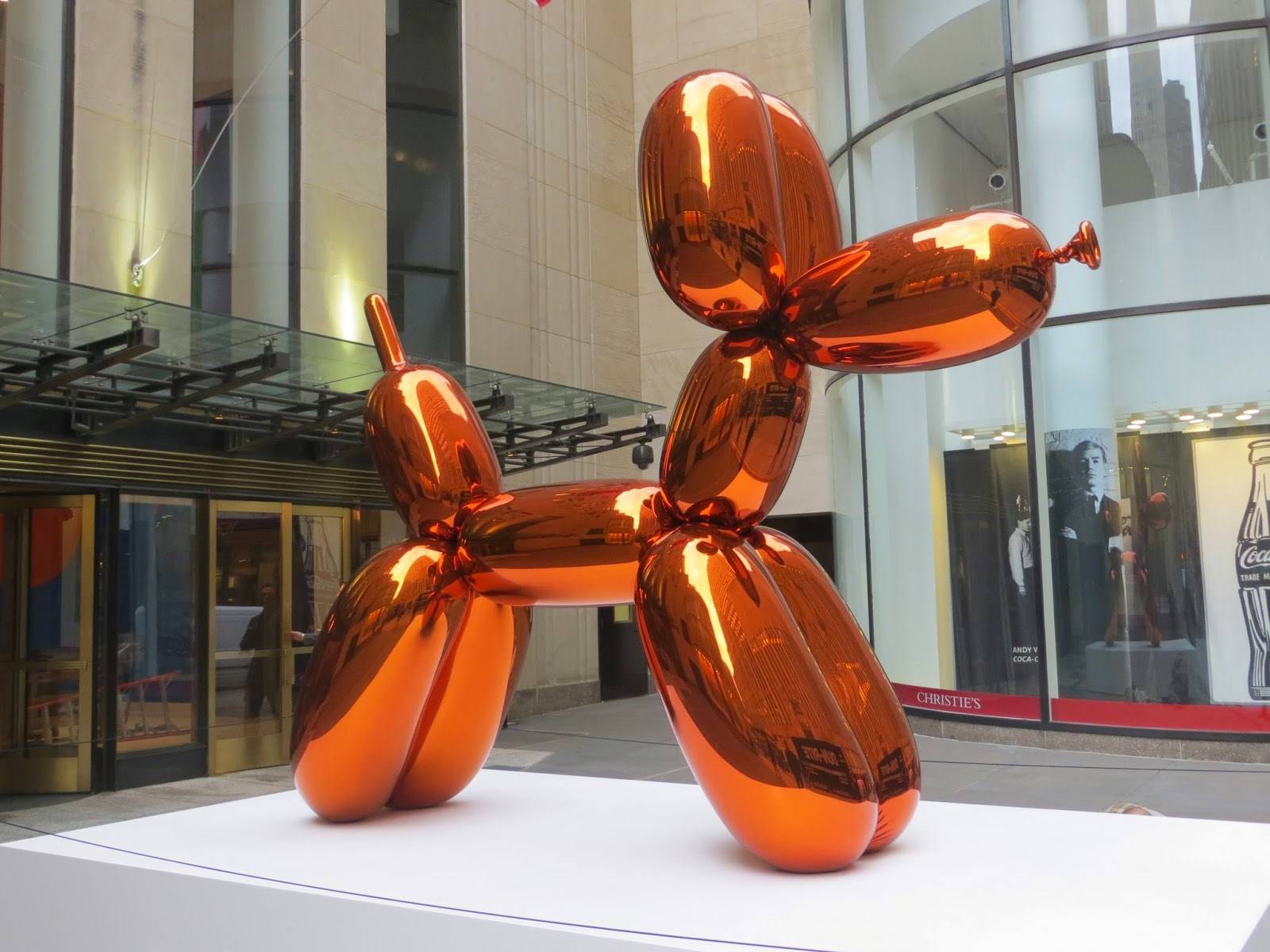 “Balloon Dog (Orange)” de Jeff Koons