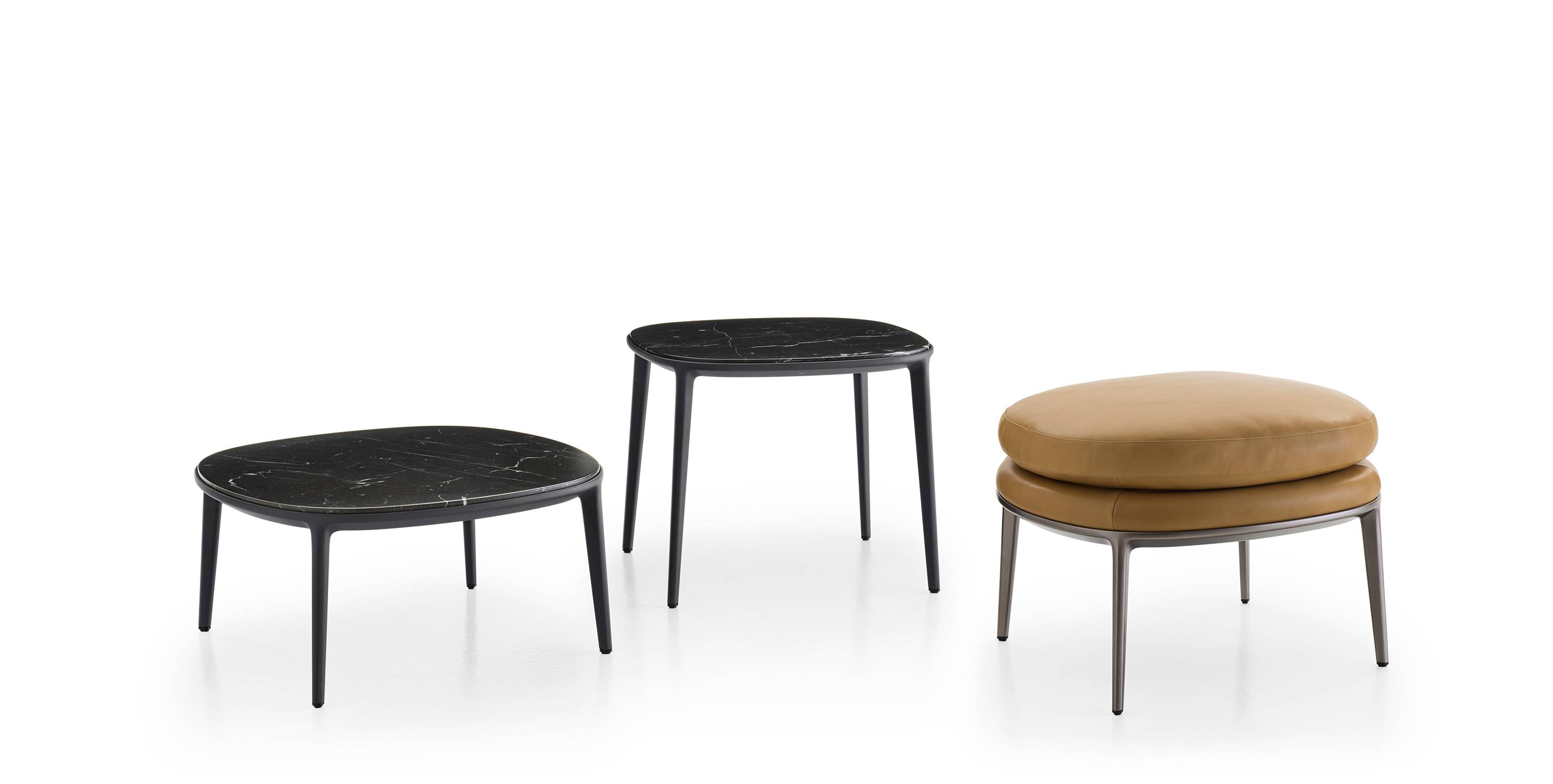 B&B italia design 2018, “Caratos”, chaises, fauteuils, poufs et tables basses en aluminium par moulage métallique, verni graphite ou ambre.