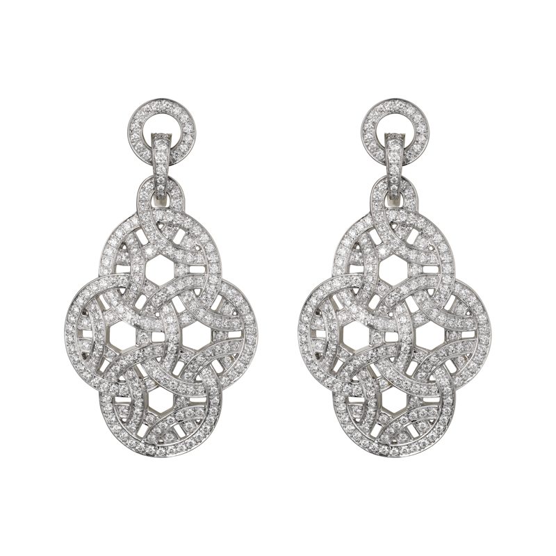Boucles d’oreilles “La Voluptueuse de Cartier” en or gris et diamants, CARTIER.