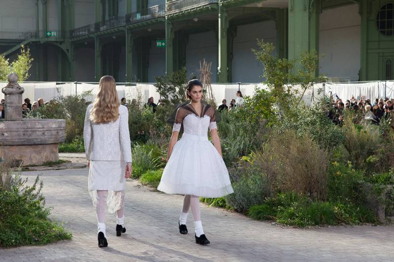 Chanel haute couture spring-summer 2020 fashion show photographed by Mehdi Mendas.