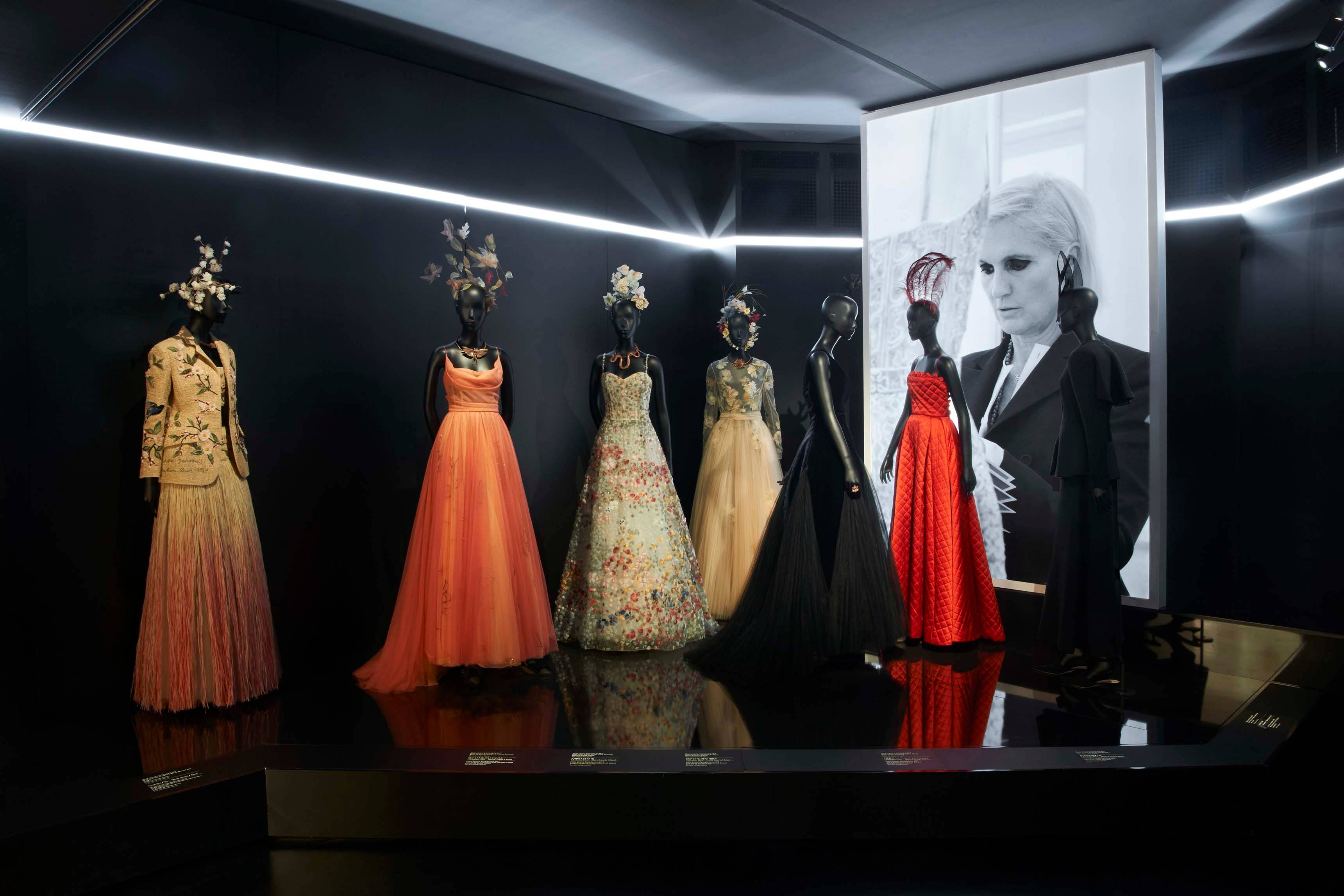 Visite guidée avec les curateurs de l'exposition évènement Dior aux Arts décoratifs