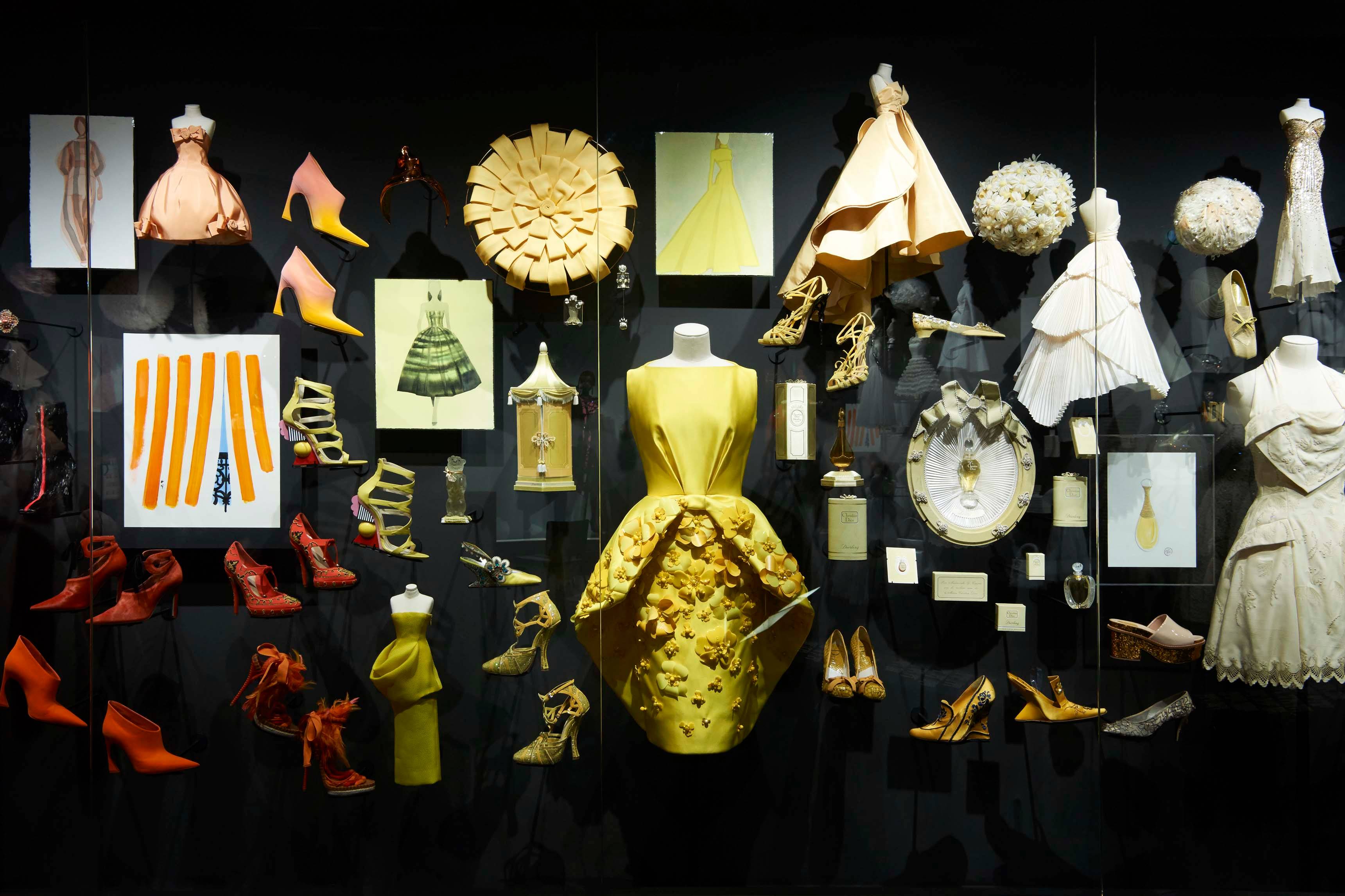 Visite guidée avec les curateurs de l'exposition évènement Dior aux Arts décoratifs