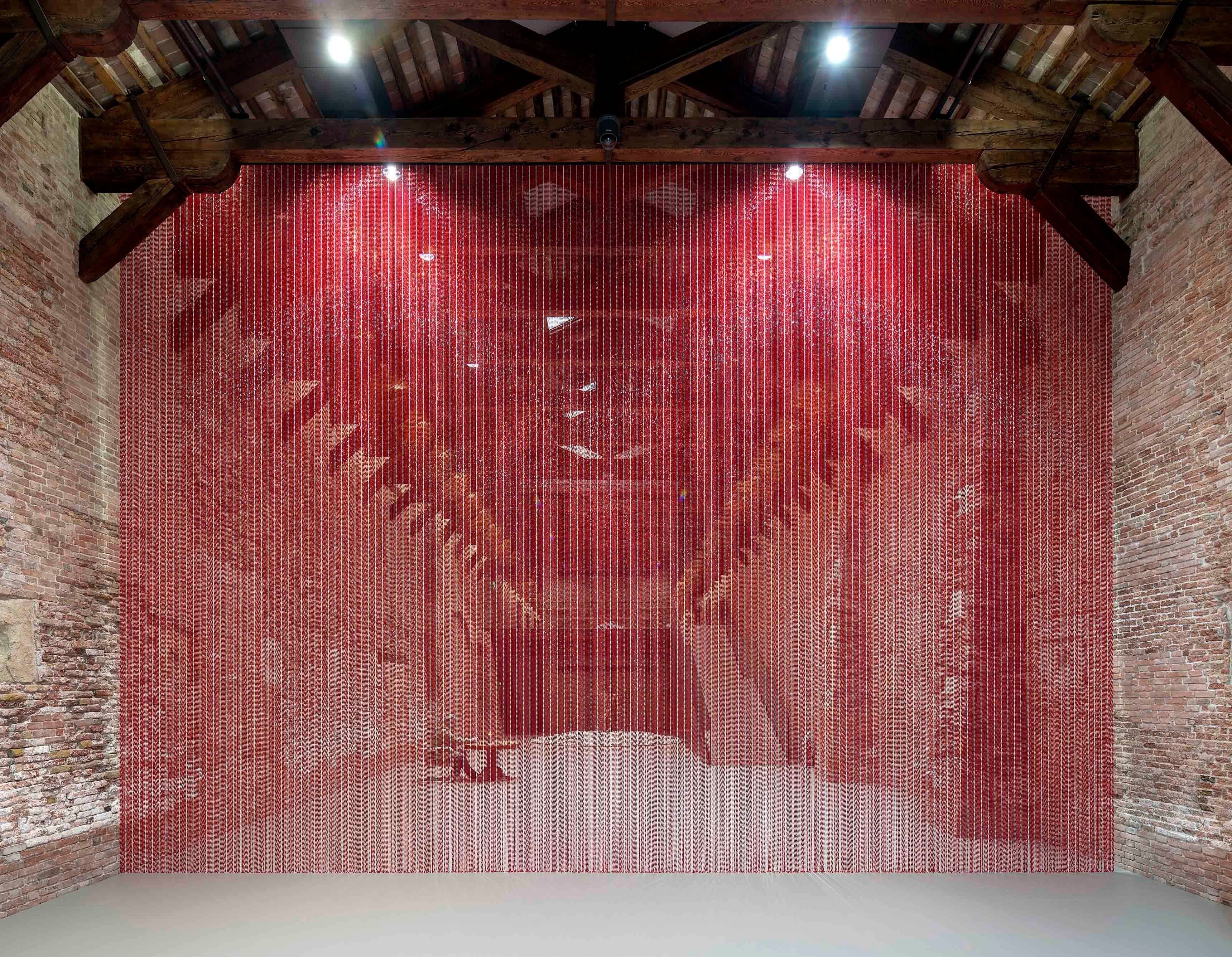 “Untitled” (Blood), Felix Gonzalez-Torres (1992). “Untitled”, Urs Fisher (2011)
