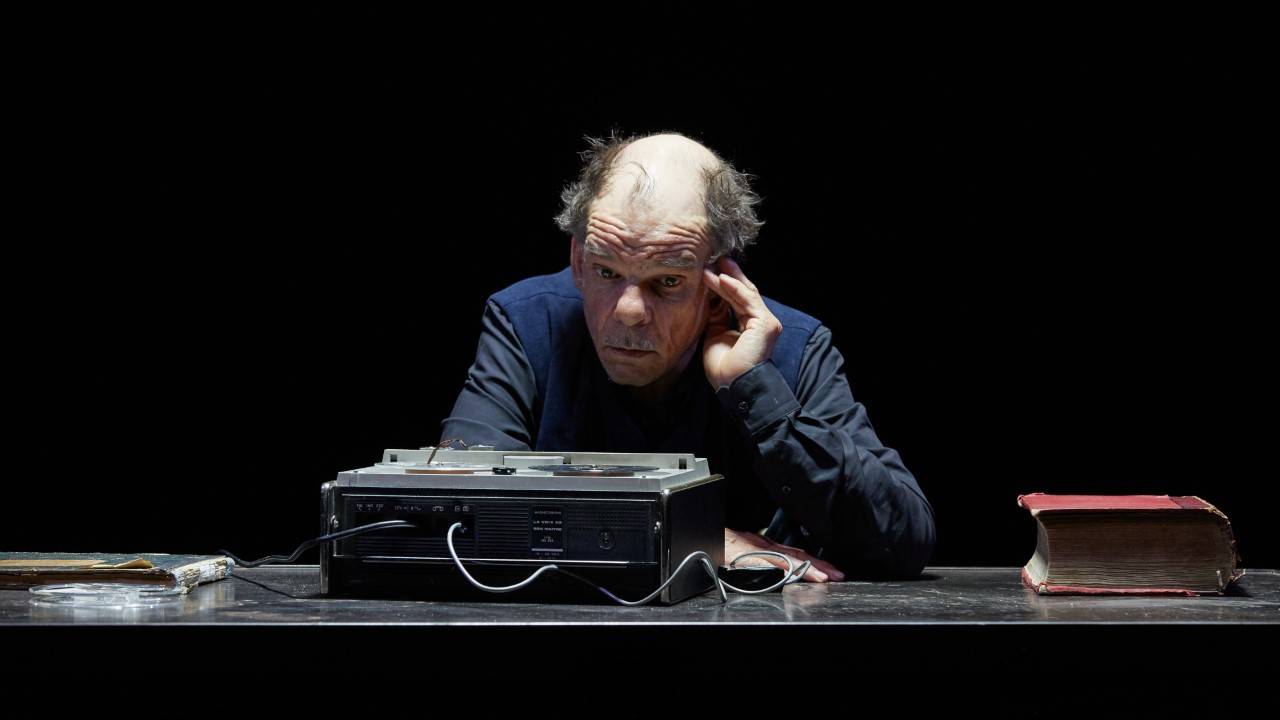 Denis Lavant dans “La Dernière Bande” de Samuel Beckett, mise en scène par Jacques Osinski. © Pierre Grosbois