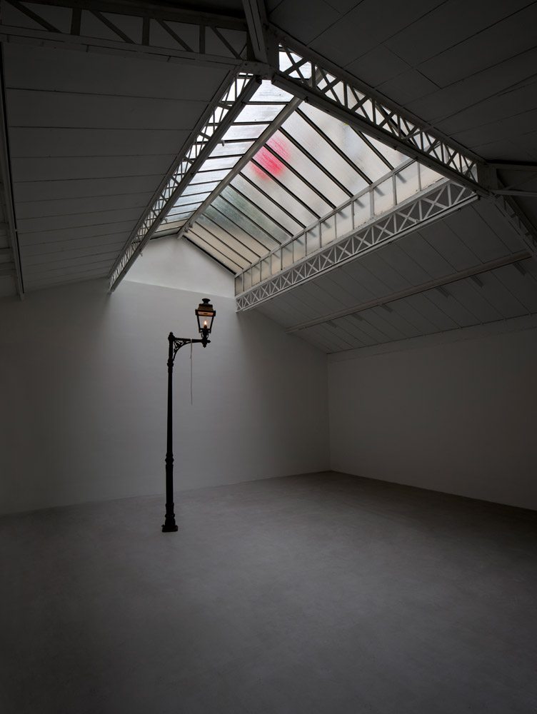 Vue de l’exposition de Douglas Gordon “The Anatomy Of My Desire” à la galerie Kamel Mennour, Paris, 2019. 