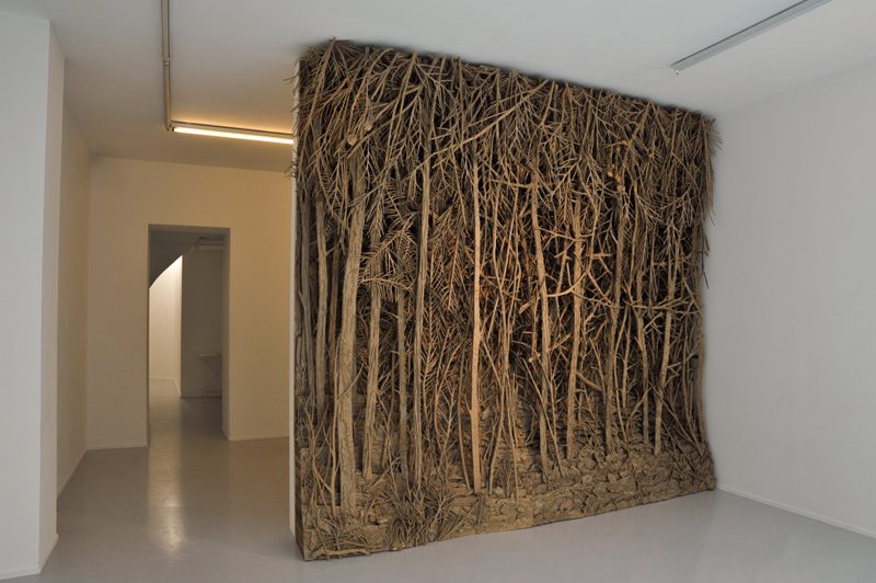 Eva Jospin, "Forêt 1" (2015). Bois et carton, 310 x 330 x 40 cm. Photo : Olivier Toggwiler. Courtesy Galerie Suzanne Tarasieve, Paris