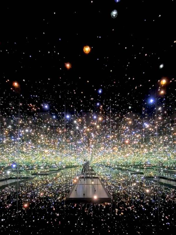 Exposition virtuelle “Infinity Mirrored Room : Souls of Millions of Light Years Away” de Yayoi Kusama — The Broad, Los Angeles