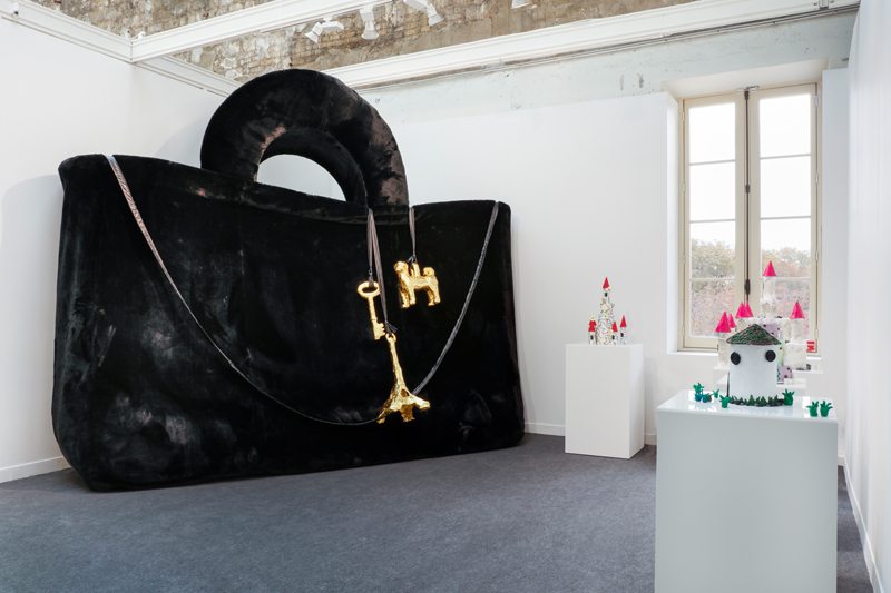 Vue du stand de la galerie Soft Opening avec Gina Fischli à la FIAC 2019, Grand Palais, Paris.