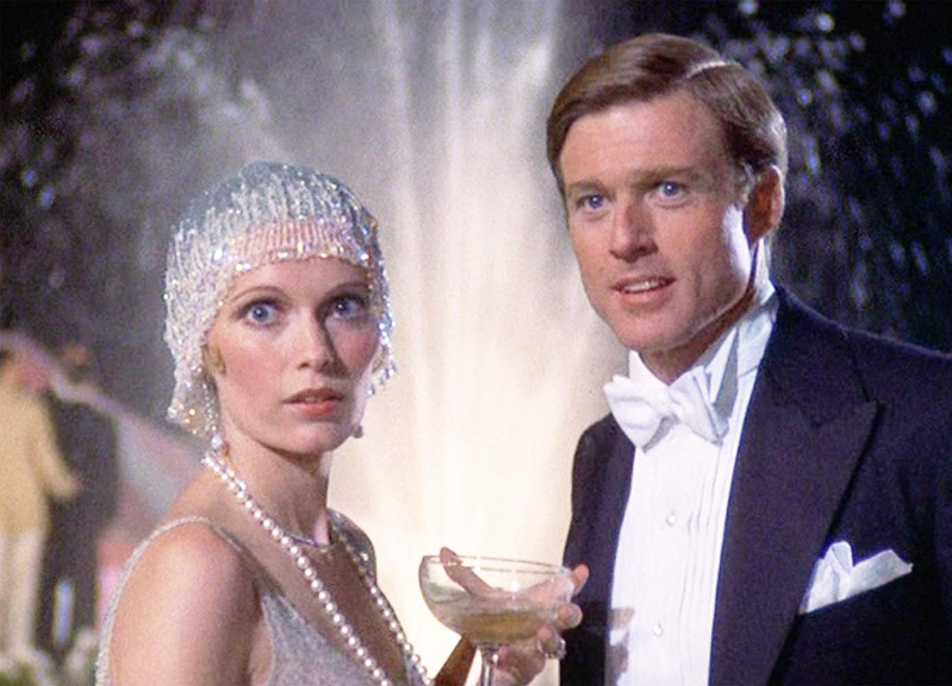 Mia Farrow et Robert Redford dans “The Great Gatsby”, réalisé par Jack Clayton, scénario de Francis Ford Coppola (1974).