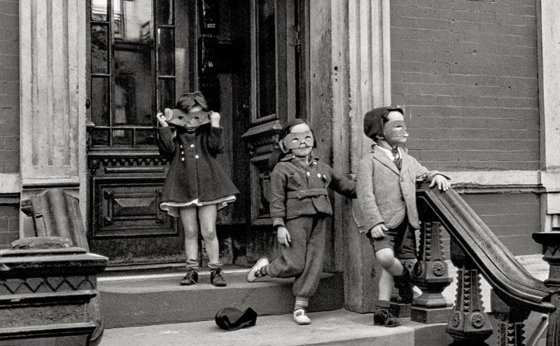 Helen Levitt, New York, 1940.
