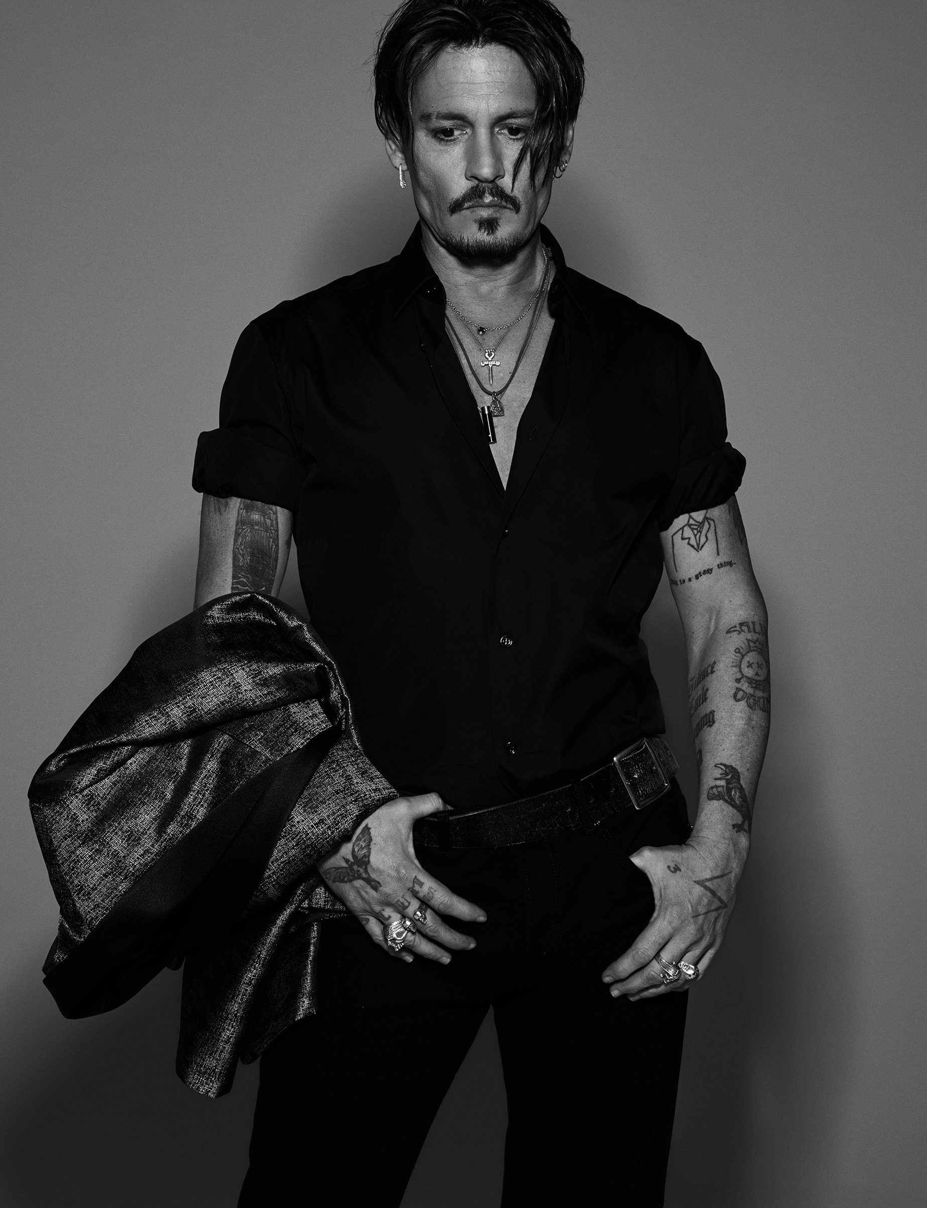 Johnny Depp by Jean-Baptiste Mondino. Photograph published in Numéro Homme #34 in 2017.
Exclusive signed print for the "Mondino Numéro 20 ans" exhibition at the Studio des Acacias in Paris. Inkjet print on Rauch Dos Bleu paper. 
