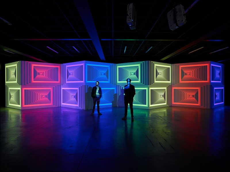 Florian et Michael Quistrebert devant leur exposition “Zigzag” au CCC OD, 2019 © F. Fernandez - CCC OD, Tours. Courtesy des artistes et Crèvecoeur, Paris.