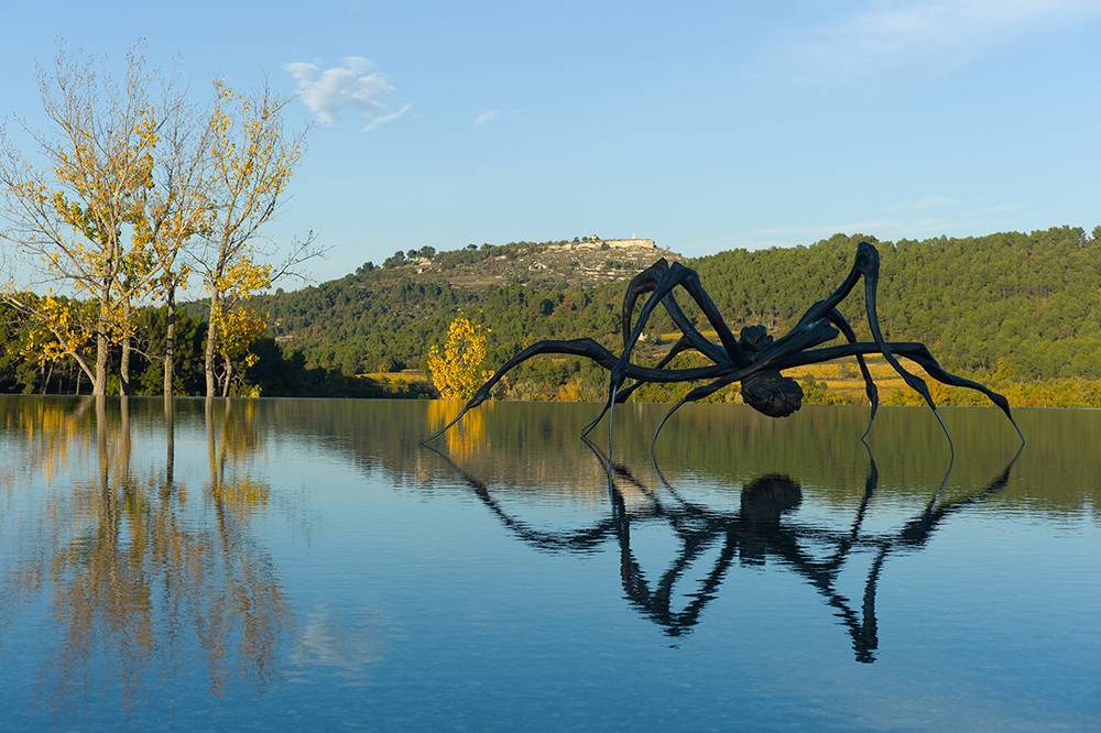 Louise Bourgeois, Crouching Spider.