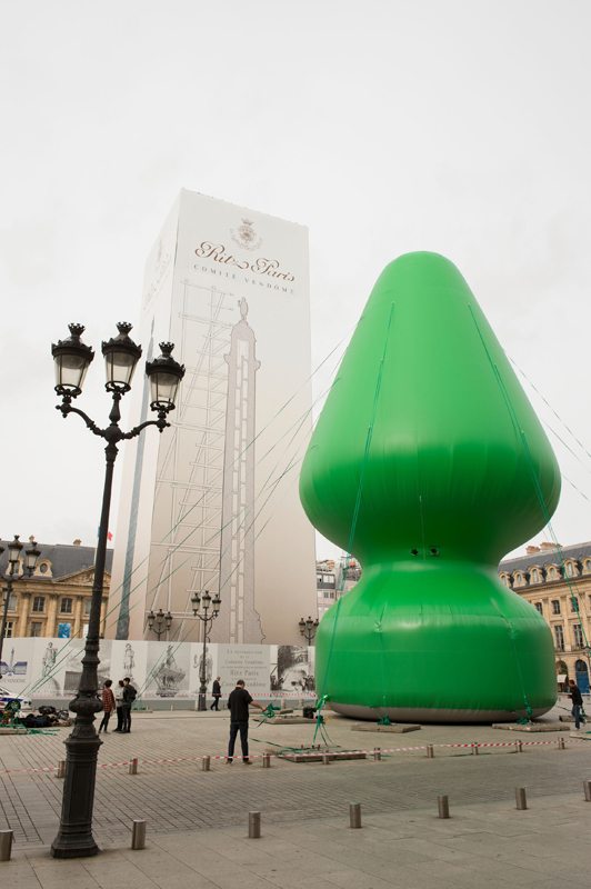 Paul McCarthy, “Tree” (2014). Place Vendôme, FIAC Hors les Murs, Paris, France, 2014