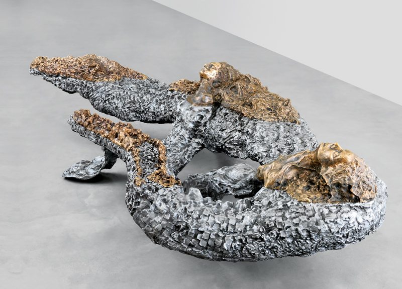 “Nose” (2018) de Jean-Marie Appriou. Aluminium et bronze, 100 x 450 x 230 cm.