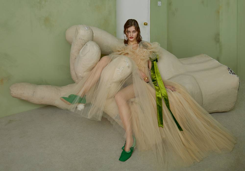 Long tulle dress with velvet bow, VALENTINO. Earring and shoes, MULBERRY. Ring, SONIA RYKIEL.
