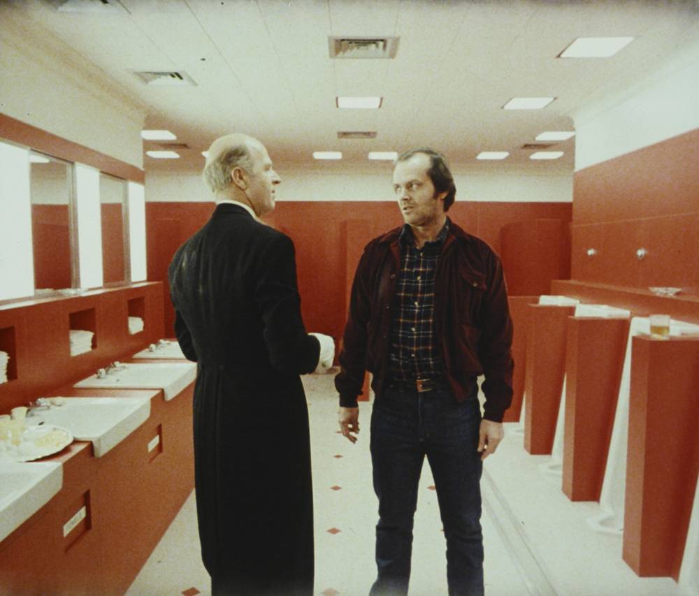 Philip Stone et Jack Nicholson sur le tournage de “The Shining” (1980), réalisé par Stanley Kubrick. © Warner Bros. Entertainment Inc.