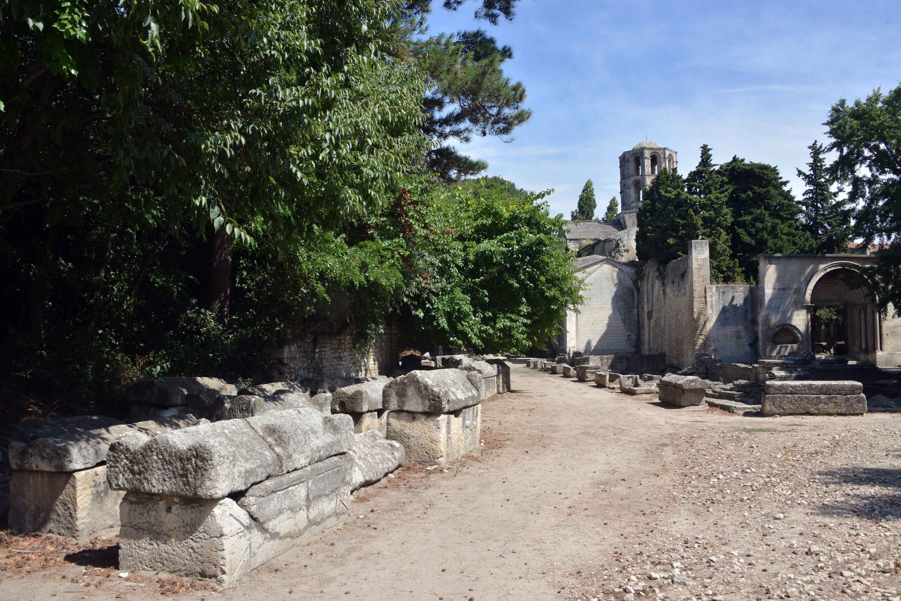 La nécropole romaine des Alyscamps à Arles