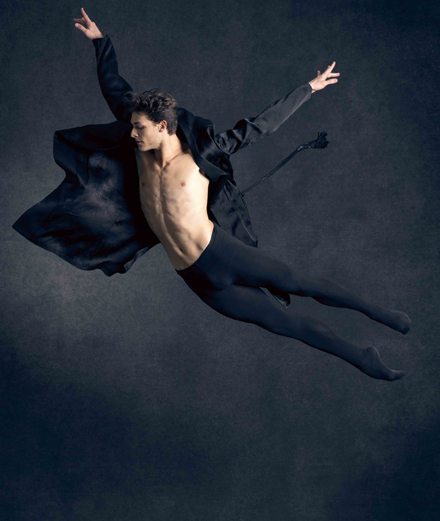 “Le travail du danseur est de remettre les grandes pièces au goût du jour” Rencontre avec Hugo Marchand, étoile de l’Opéra de Paris