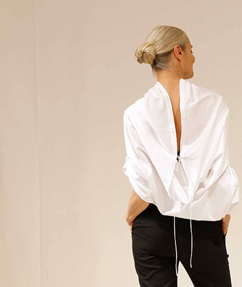 “Moda Povera” : Quand Olivier Saillard fait de la haute couture à partir de simples t-shirt 