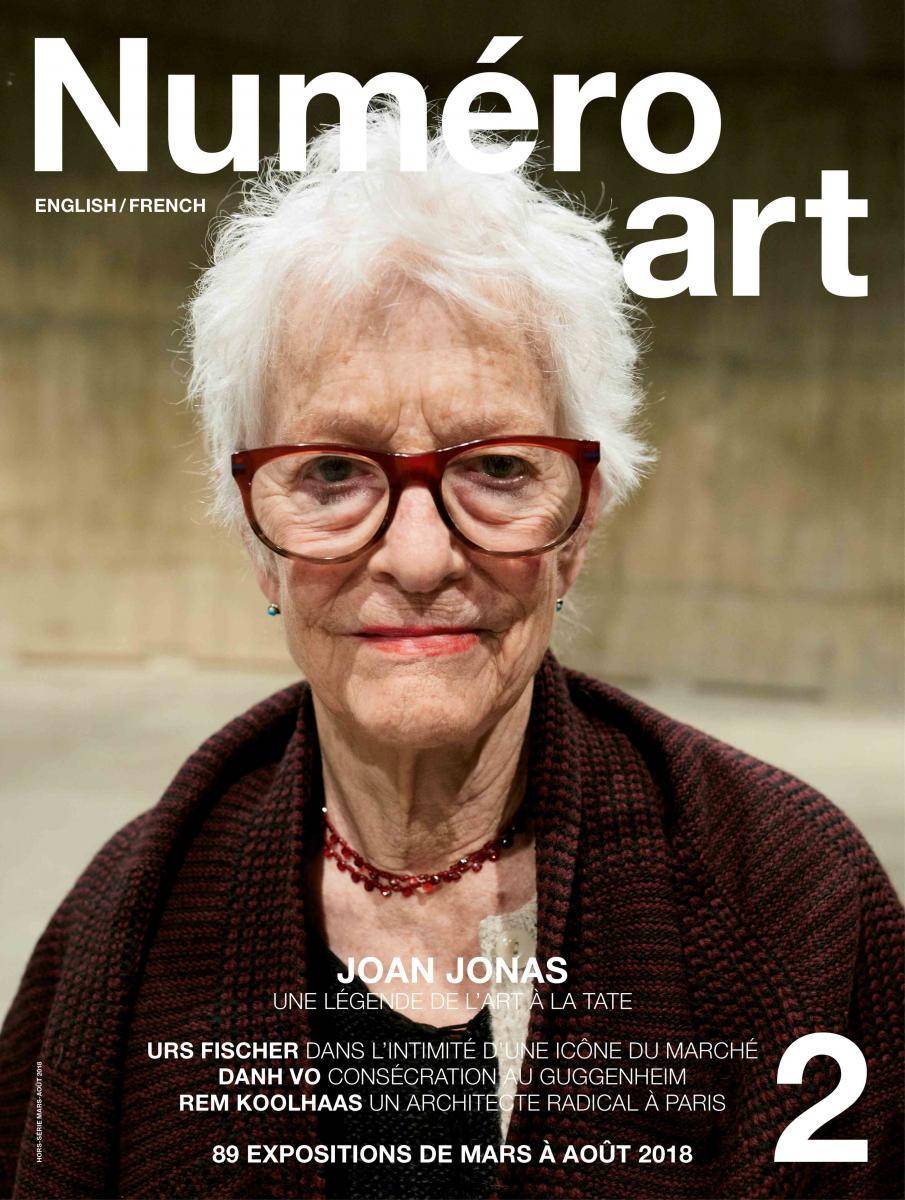 <p>Joan Jonas en couverture de Numéro art #2 et photographiée par Juergen Teller.</p>
