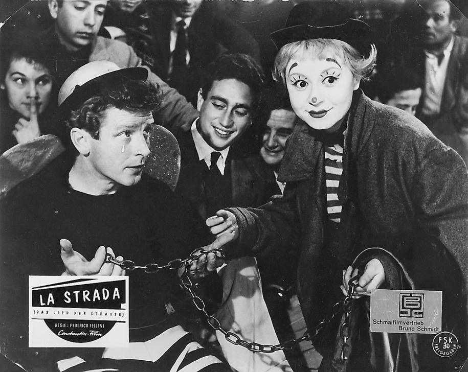 <p>Richard Basehart et Giulietta Masina dans <em>La Strada </em>de Federico Fellini, 1954, © Beta Film Gmbh.</p>
