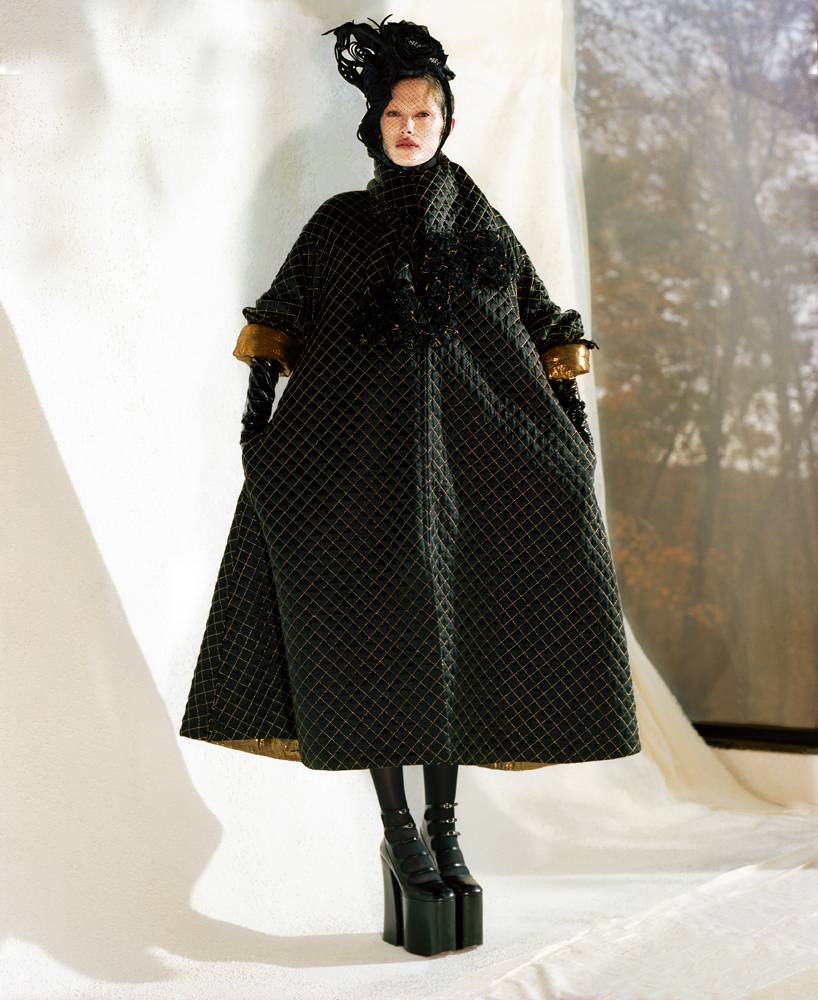 <p>Coat and scarf in quilted silk, CHANEL. Hat, HEATHER HUEY. Veil, JENNIFER BEHR. Tights, FALKE. High heels, MARC JACOBS.</p>
