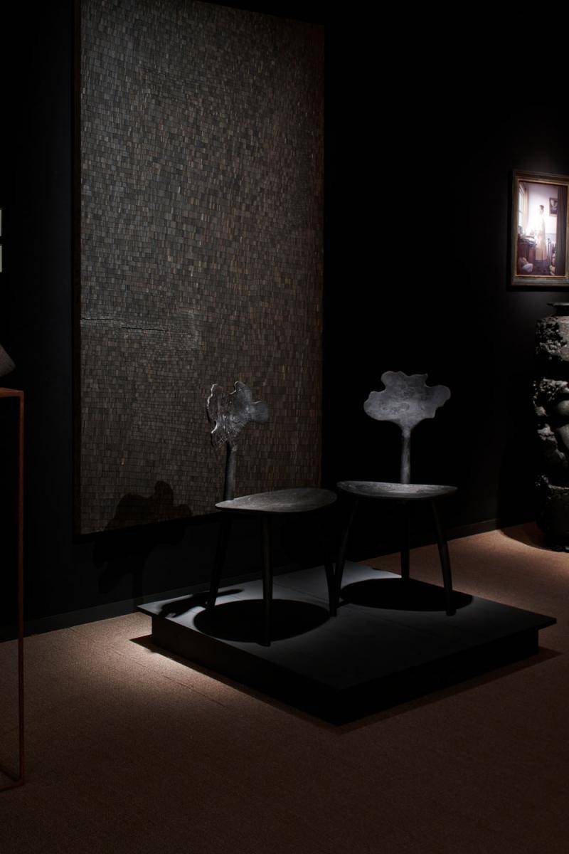 <p>“<em>Trine Chair: The Organic Series” (</em>2018/2019) de John Makepeace. Vue du stand de la Sarah Myerscough Gallery, PAD London 2019. Crédit: Sylvain Deleu. </p>
