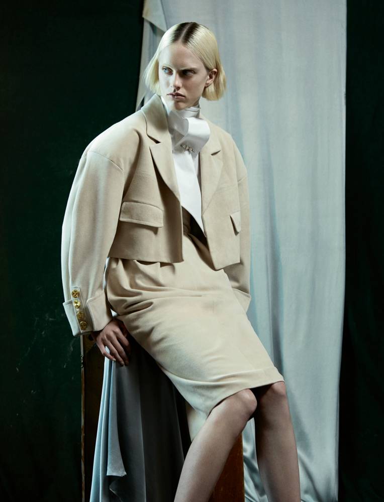 <p>Jacket, skirt, shirt and tie clip, ALEXANDRE VAUTHIER HAUTE COUTURE.</p>
