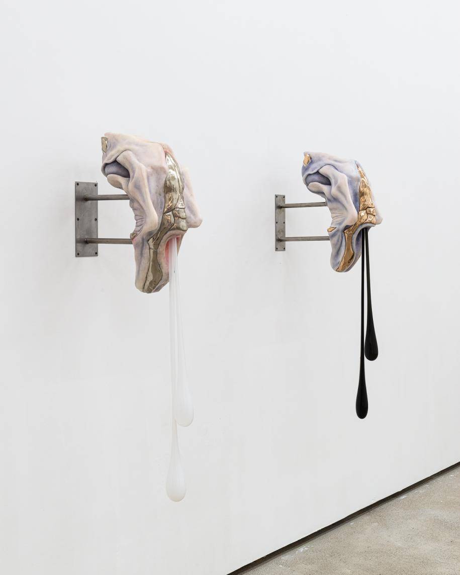 <p>Ivana Bašić, “<em>I too had thousands of blinking cilia, while my belly, new and made for the ground was being reborn” </em>et <em>“Blinking Cilia” (</em>2019). Vue de l'exposition “Ecce Puer” à la galerie Pact (2020). Photo © Gregory Copitet</p>
