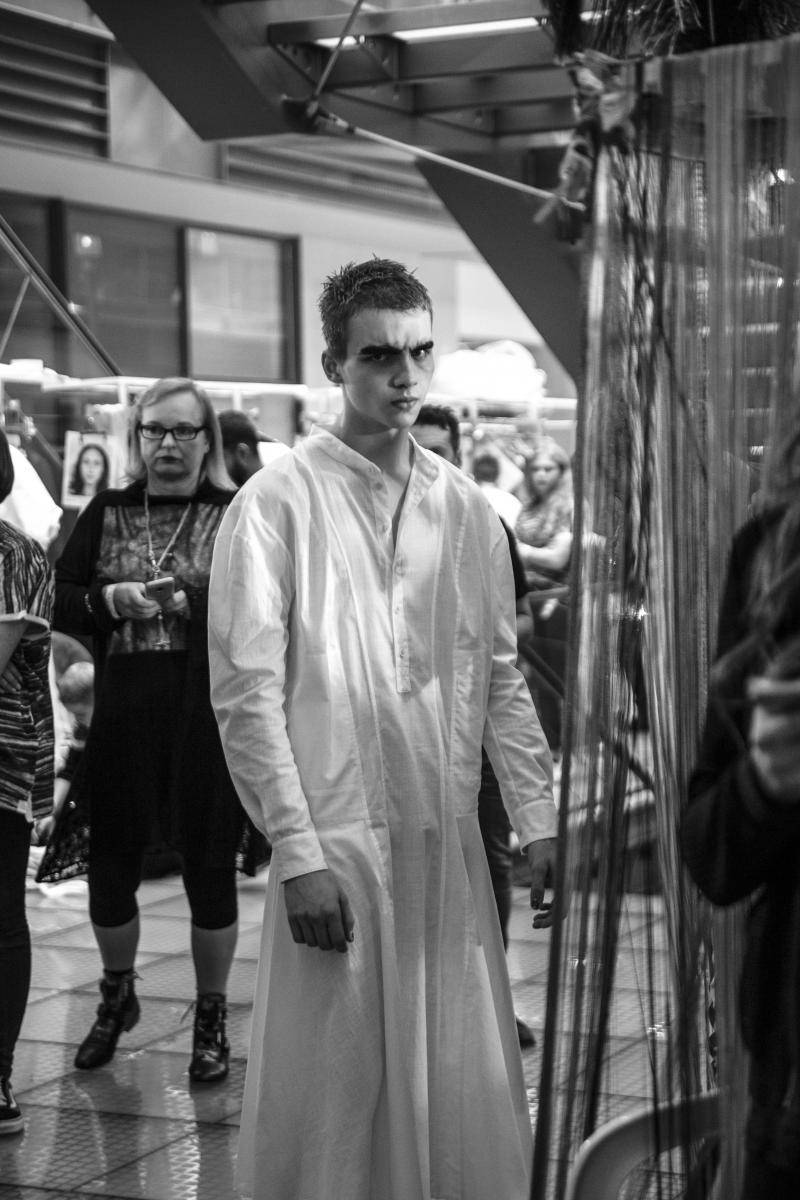 Backstage : le défilé Vivienne Westwood printemps-été 2018 vu par Mehdi Mendas