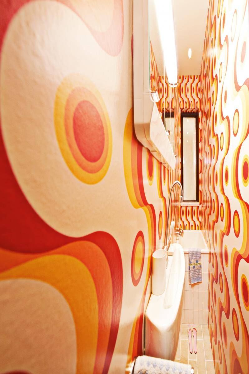 <p>L'intérieur de l'œuvre <em>Narrow House</em> (2010, Techniques mixtes, 700 x 130 x 1600 cm). Courtesy of West Collection / Photo : Mischa Nawrata / © ADAGP, Paris, 2019</p>
