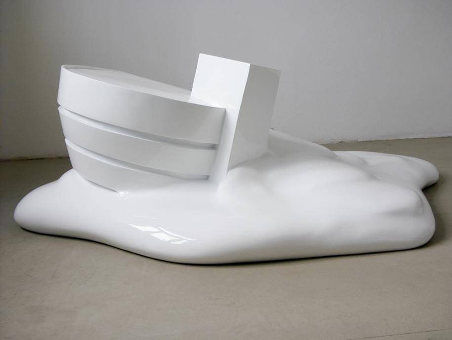<p>Erwin Wurm, <em>Guggenheim – melting</em>​, 2005, Résine et peinture, 45 x 136 x 101 cm. © ADAGP, Paris, 2019</p>
