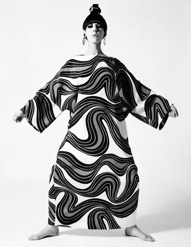 <p>“Peggy Moffitt modeling caftan designed by Rudi Gernreich” (collection automne-hiver 1967). Photograph © William Claxton, LLC, courtesy of Demont Photo Management & Fahey/Klein Gallery Los Angeles, with permission of the Rudi Gernreich trademark.</p>
