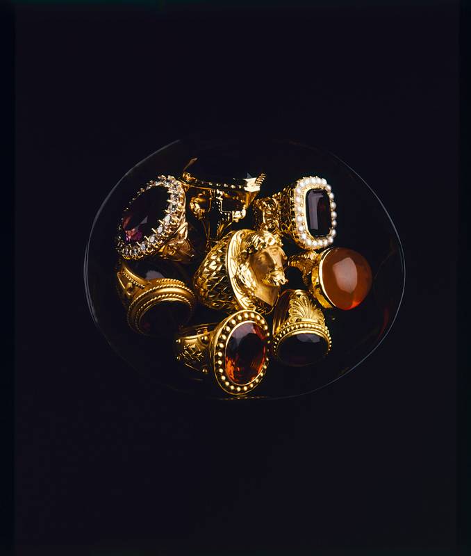 <p>Les pièces de la collection Yves Gastou photographiées par Arnaud Carpentier.</p>
