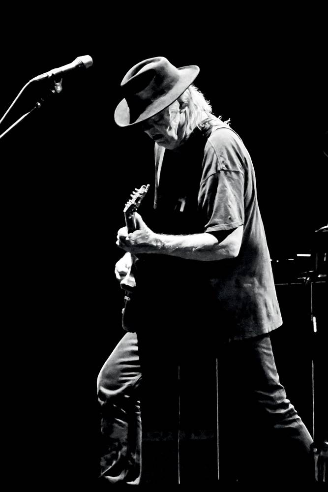 <p><span class="fs-sub-1">Neil Young</span></p>
